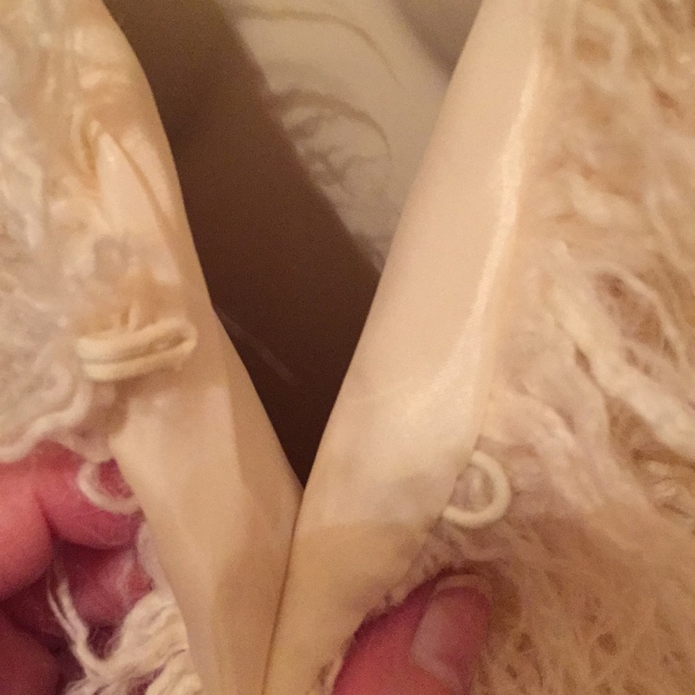 Jolt Faux Fur Vest曆 - Picture 3 of 7